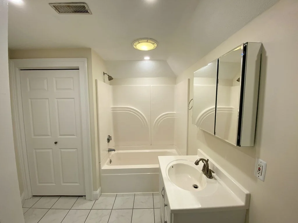 2 bed, 1 bath apartment for rent at 4 Dean Way Unit 4, South Boston — photo 14 of 17
