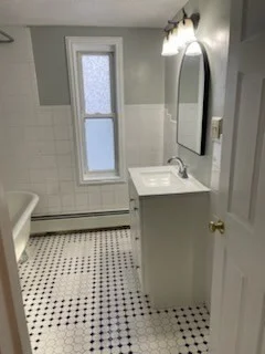 4 bed, 2 bath apartment for rent at 4 Dexter St Unit 2, Haverhill — photo 7 of 17
