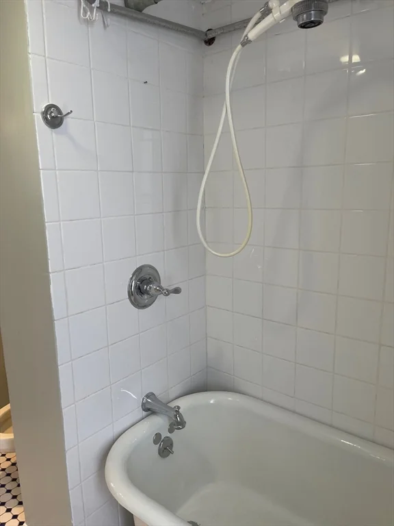 4 bed, 2 bath apartment for rent at 4 Dexter St Unit 2, Haverhill — photo 9 of 17