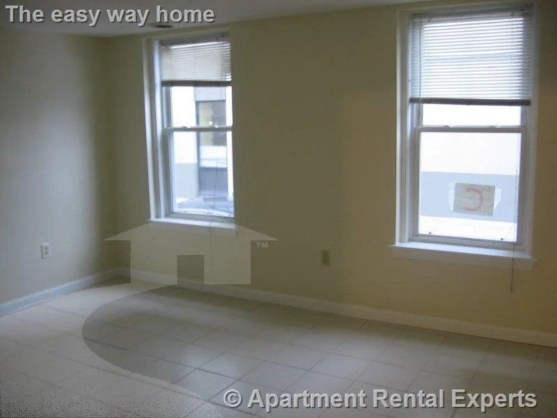 3 bed, 1 bath apartment for rent at 4 Douglass St Unit 1, Central Square — photo 6 of 7