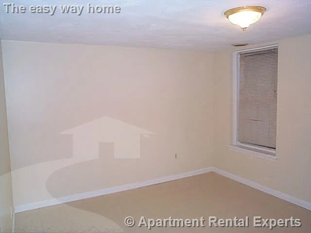 3 bed, 1 bath apartment for rent at 4 Douglass St Unit 1, Central Square — photo 2 of 7
