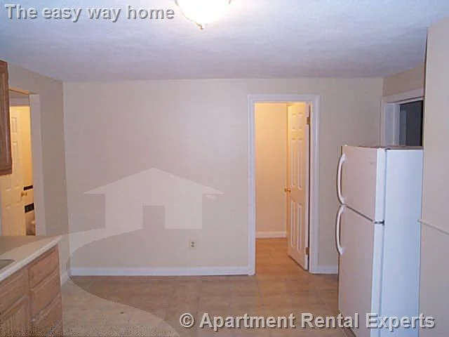 3 bed, 1 bath apartment for rent at 4 Douglass St Unit 1, Central Square — photo 5 of 7