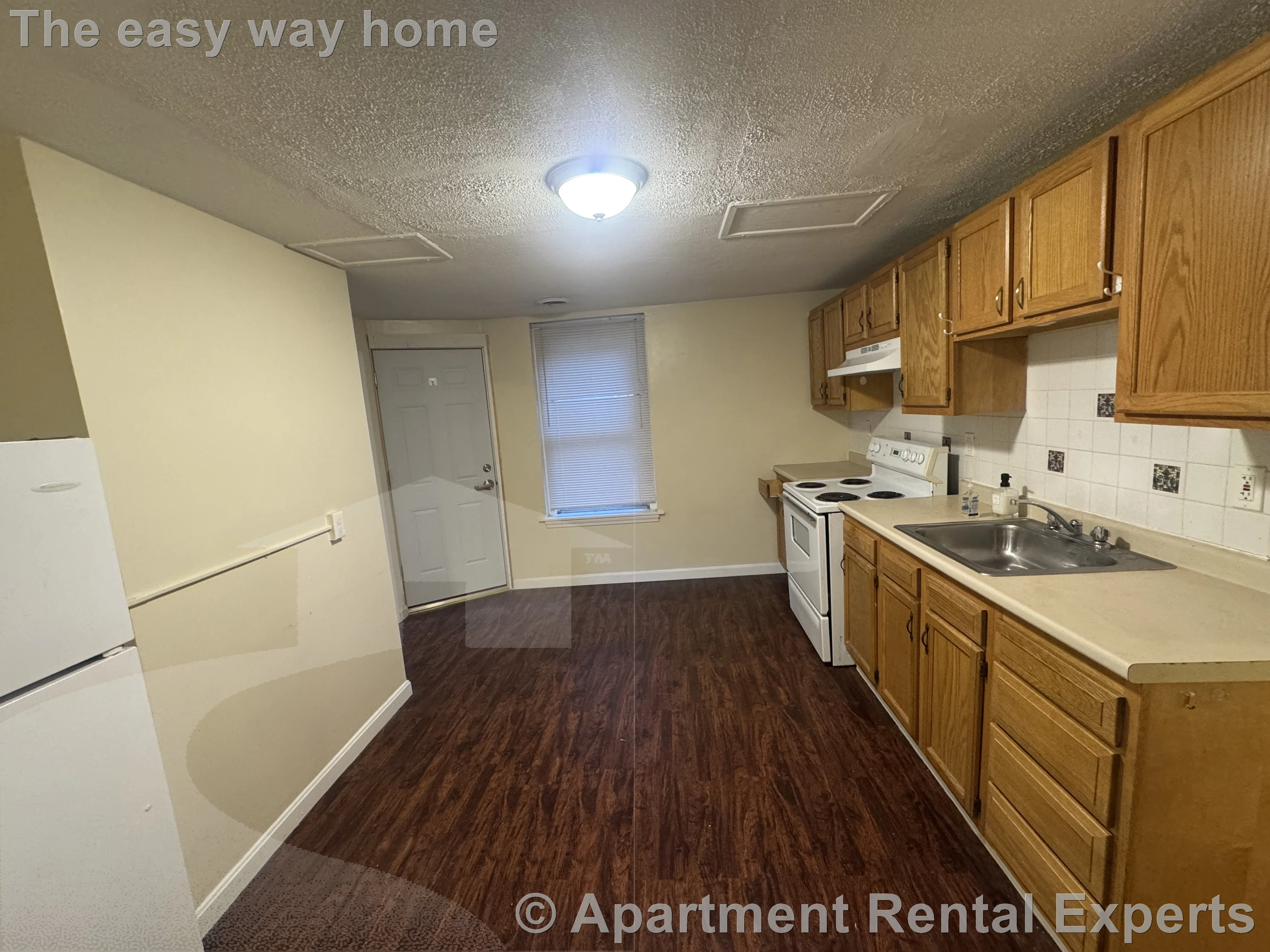 3 bed, 1 bath apartment for rent at 4 Douglass St Unit 1, Central Square — photo 3 of 15