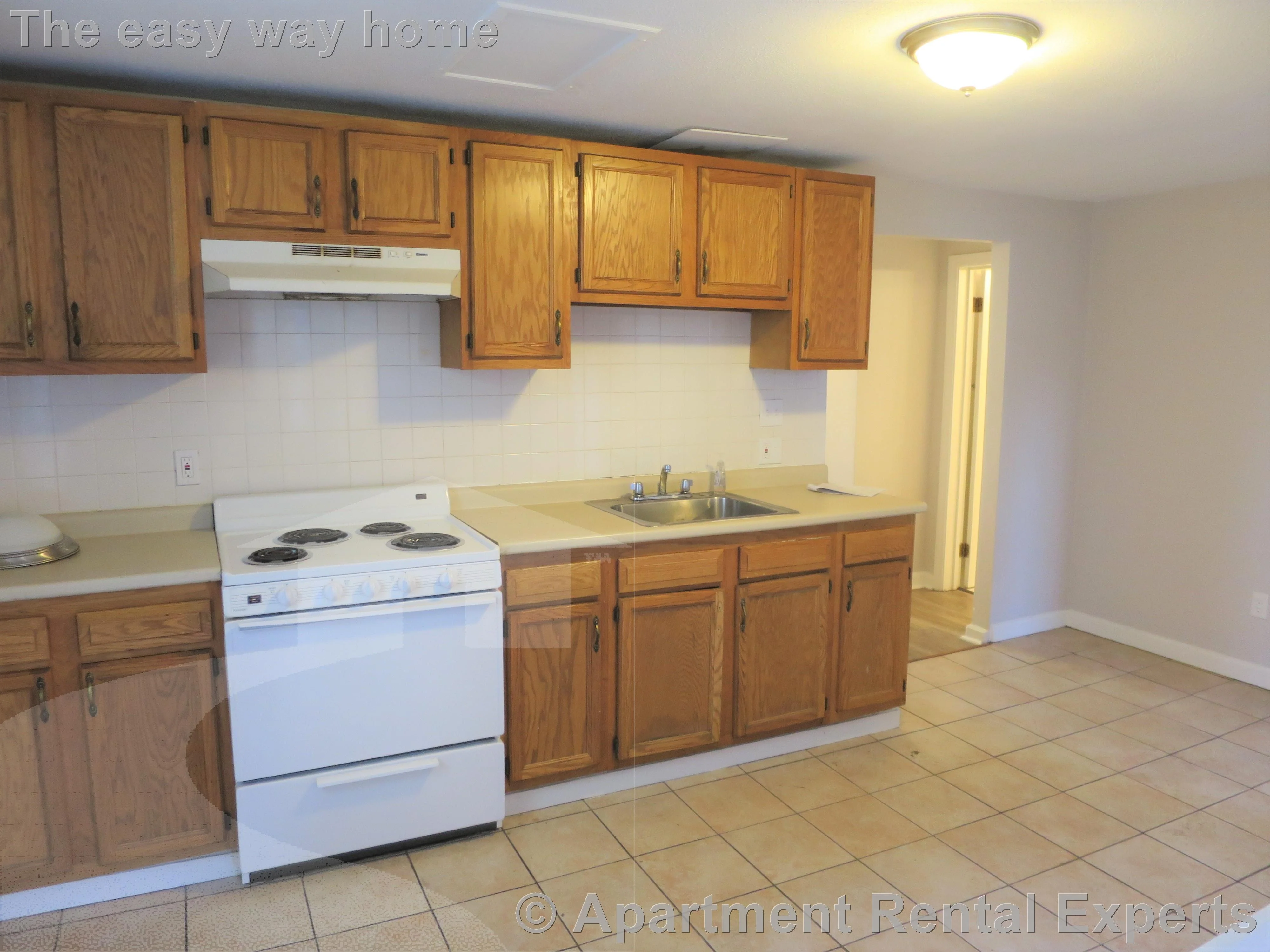 3 bed, 1 bath apartment for rent at 4 Douglass St Unit 2, Central Square — photo 4 of 9
