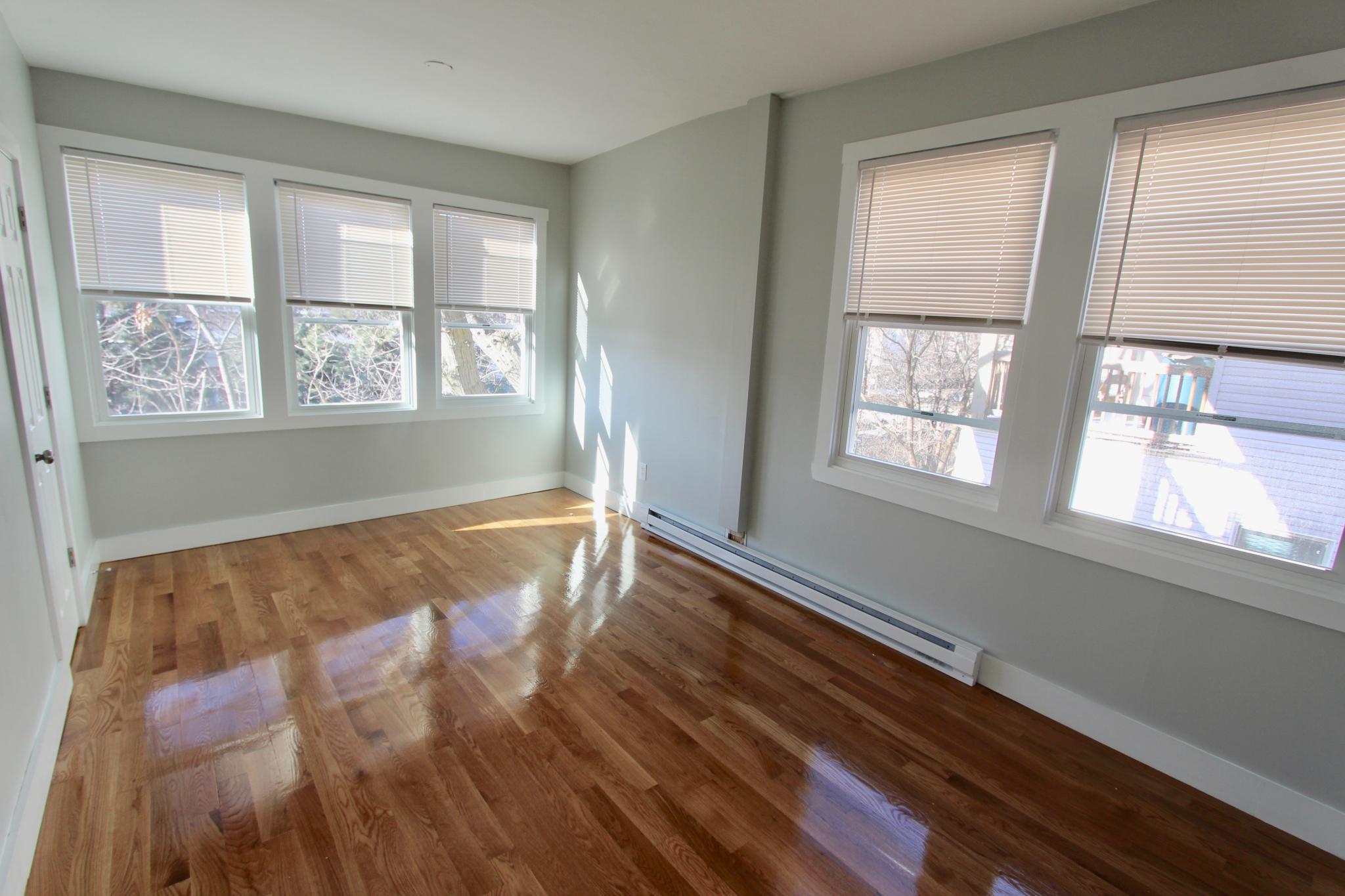 5 bed, 2 bath apartment for rent at 4 Draper St Unit 2, Dorchester — photo 4 of 10