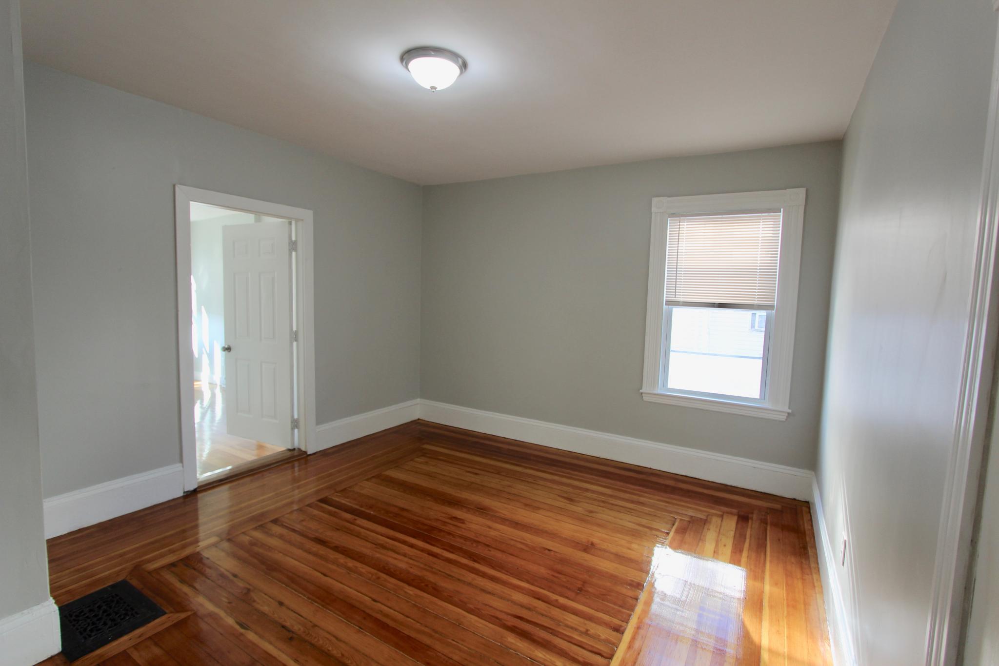 5 bed, 2 bath apartment for rent at 4 Draper St Unit 2, Dorchester — photo 9 of 10