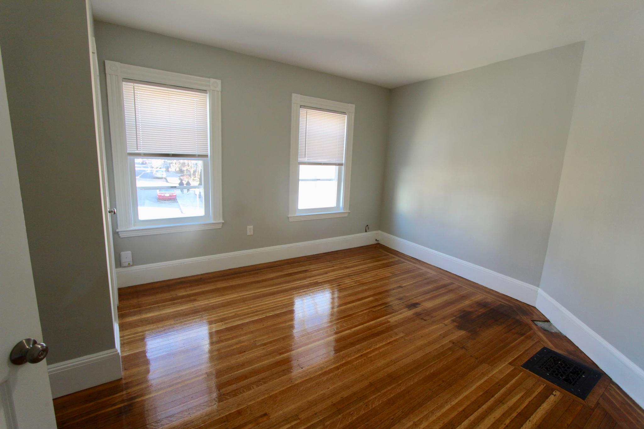 5 bed, 2 bath apartment for rent at 4 Draper St Unit 2, Dorchester — photo 2 of 10