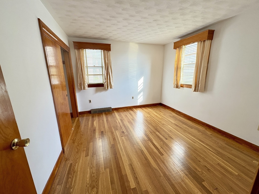 3 bed, 1 bath apartment for rent at 4 Easement Rd, Tewksbury — photo 11 of 22