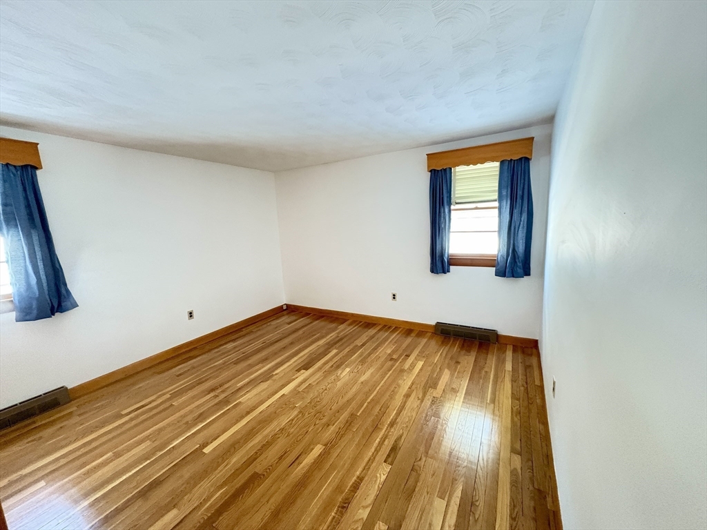 3 bed, 1 bath apartment for rent at 4 Easement Rd, Tewksbury — photo 16 of 22