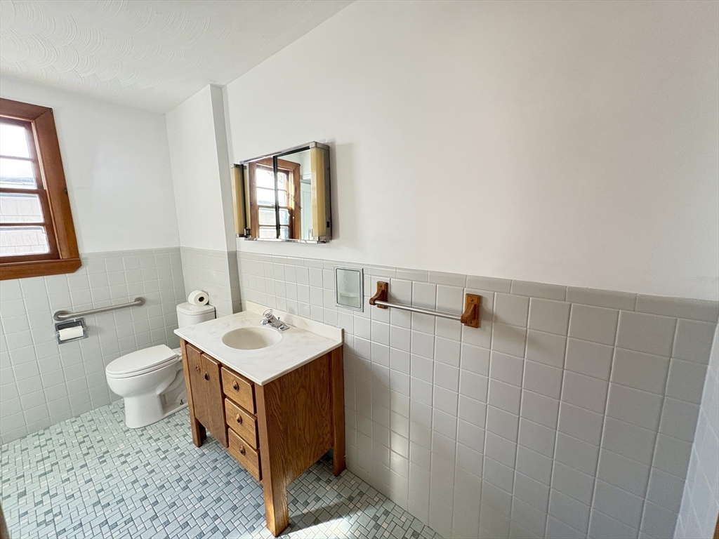 3 bed, 1 bath apartment for rent at 4 Easement Rd, Tewksbury — photo 10 of 22