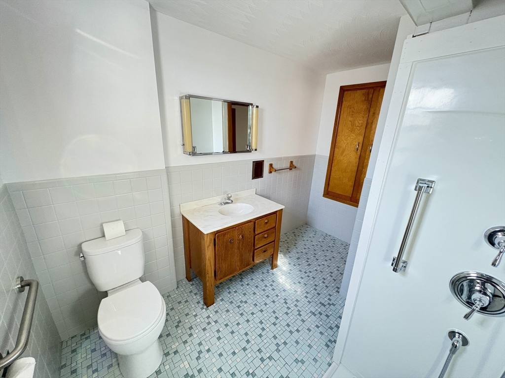 3 bed, 1 bath apartment for rent at 4 Easement Rd, Tewksbury — photo 8 of 22