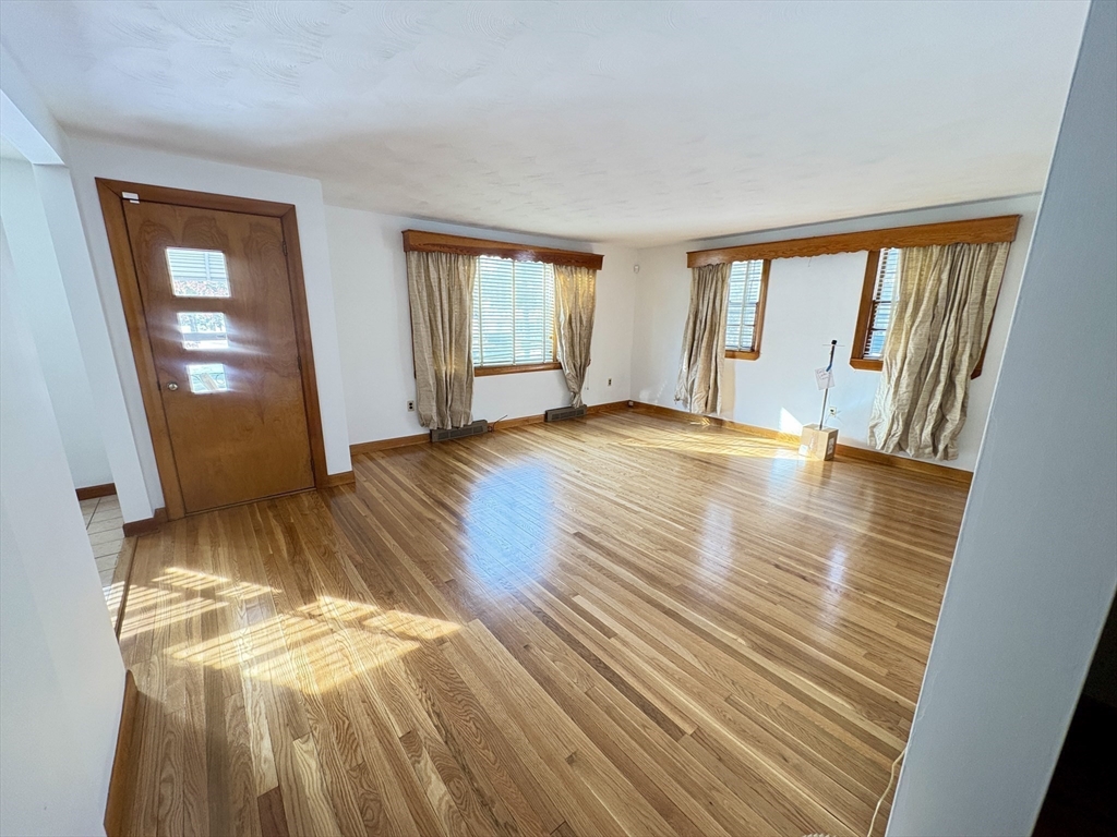 3 bed, 1 bath apartment for rent at 4 Easement Rd, Tewksbury — photo 7 of 22