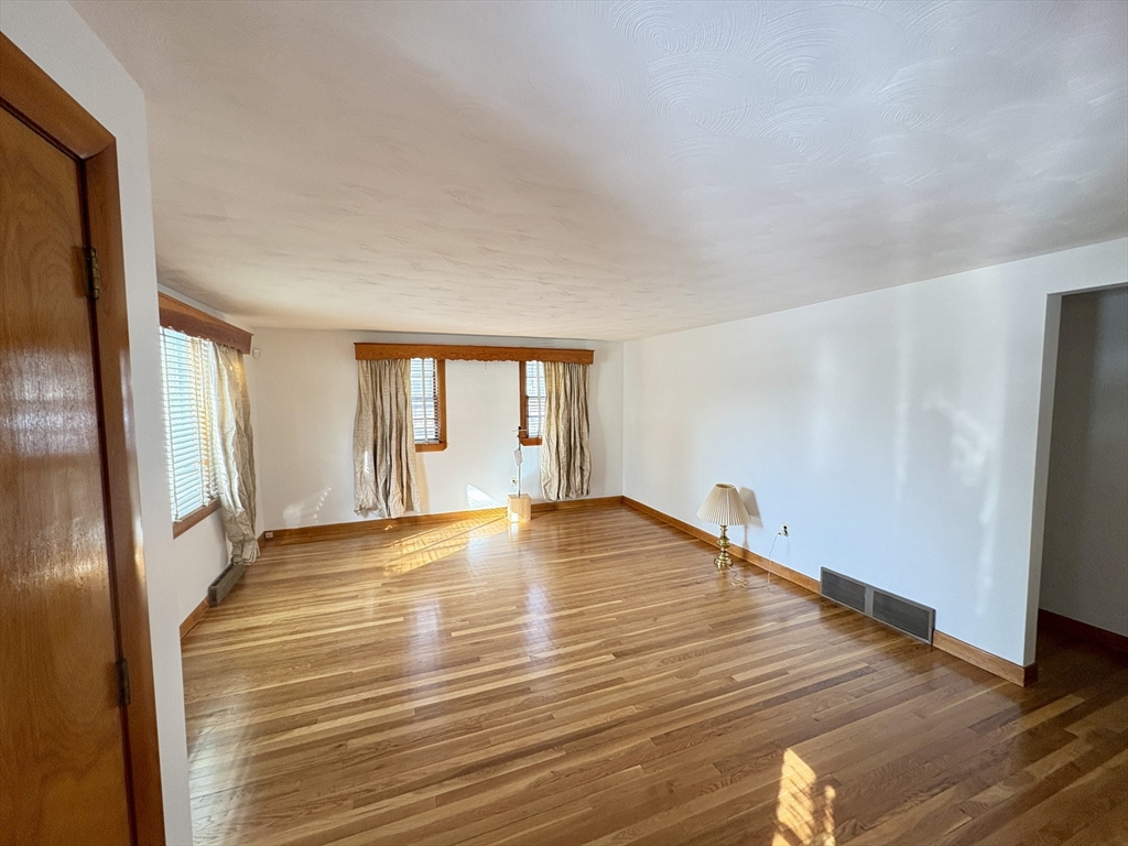 3 bed, 1 bath apartment for rent at 4 Easement Rd, Tewksbury — photo 21 of 22