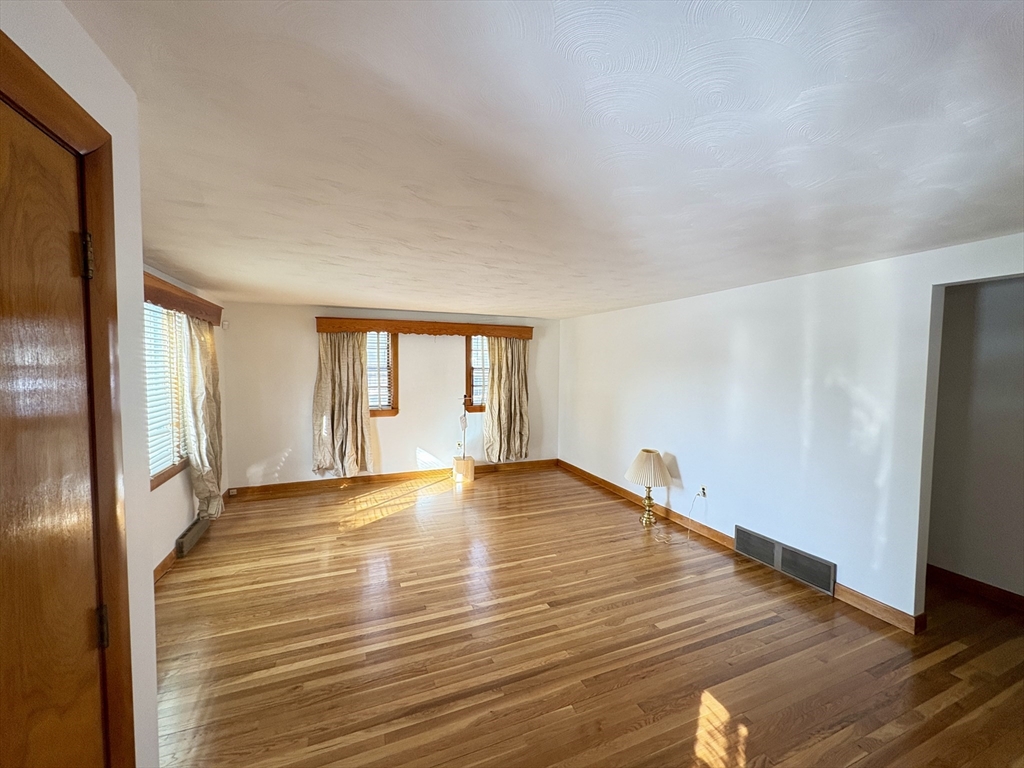 3 bed, 1 bath apartment for rent at 4 Easement Rd, Tewksbury — photo 20 of 22