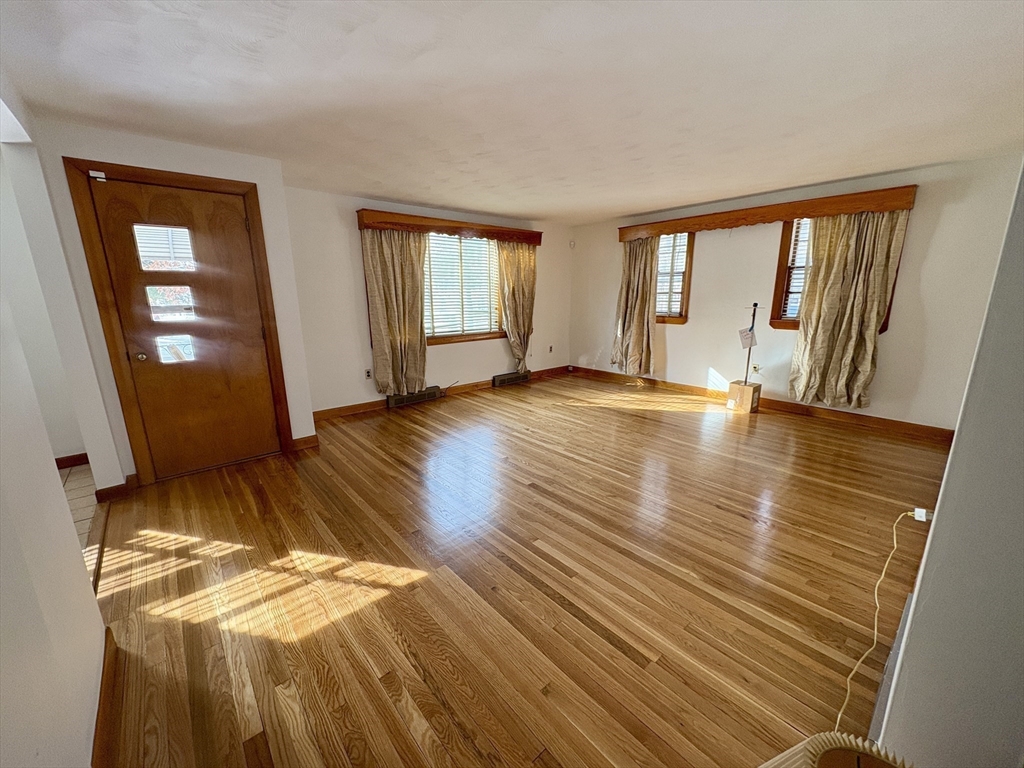 3 bed, 1 bath apartment for rent at 4 Easement Rd, Tewksbury — photo 6 of 22