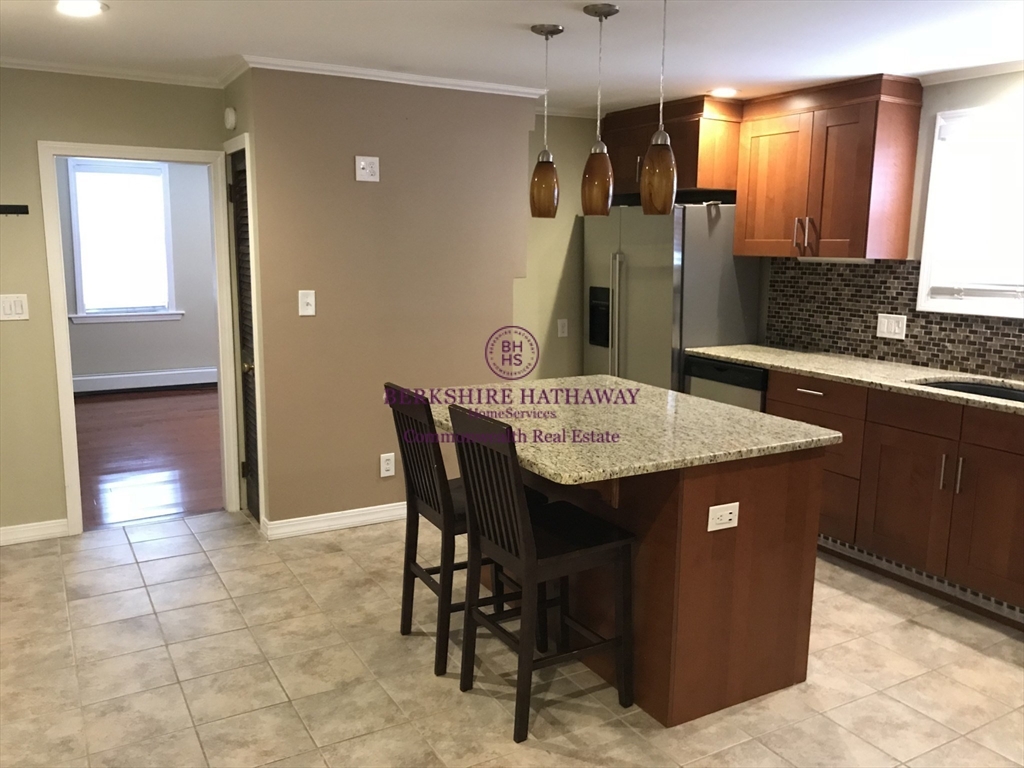 2 bed, 1 bath apartment for rent at 4 Eaton Unit 1, Cambridge — photo 3 of 8