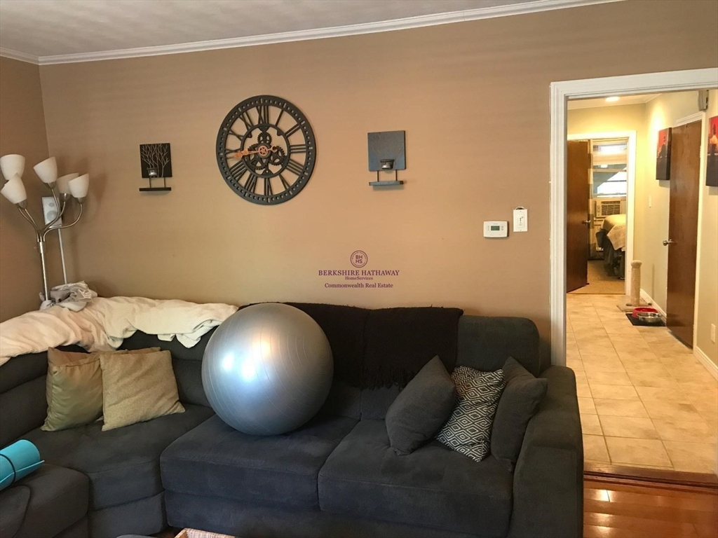 2 bed, 1 bath apartment for rent at 4 Eaton Unit 1, Cambridge — photo 4 of 8