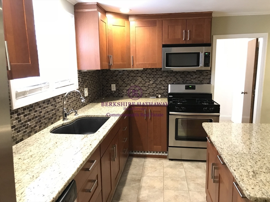 2 bed, 1 bath apartment for rent at 4 Eaton Unit 1, Cambridge — photo 2 of 8