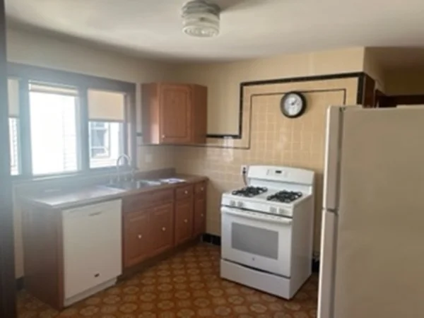 2 bed, 1 bath apartment for rent at 4 Edgar Ter Unit 3, Winter Hill — photo 4 of 13