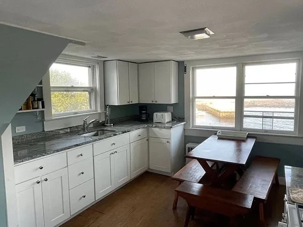 3 bed, 2 bath apartment for rent at 4 Edgemere Rd, Rockport — photo 4 of 20