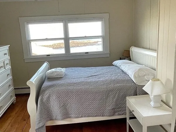 3 bed, 2 bath apartment for rent at 4 Edgemere Rd, Rockport — photo 9 of 20