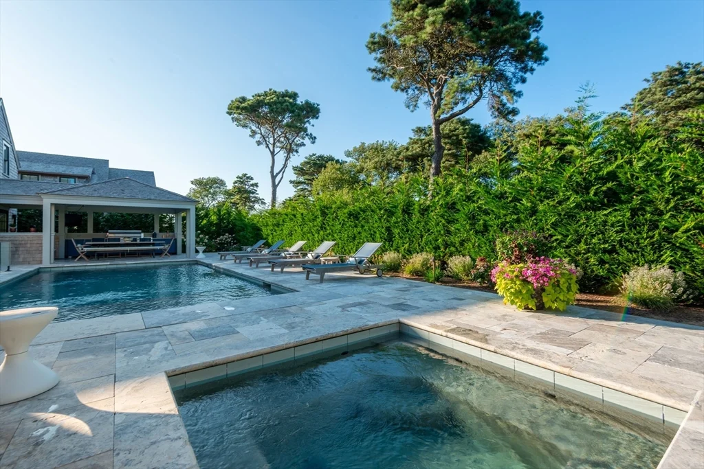6 bed, 4+ bath apartment for rent at 4 Ellen's Way, Nantucket — photo 11 of 16