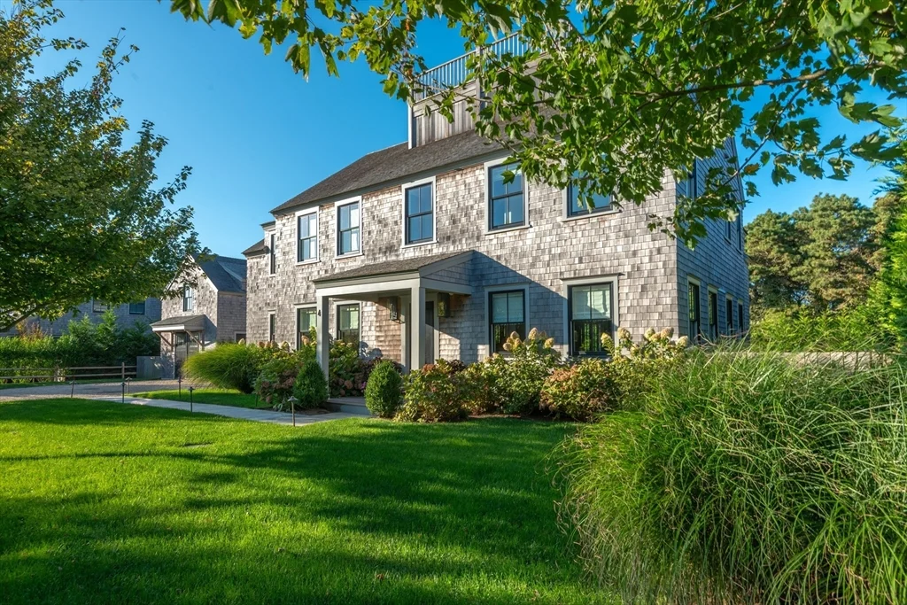 6 bed, 4+ bath apartment for rent at 4 Ellen's Way, Nantucket — photo 1 of 16