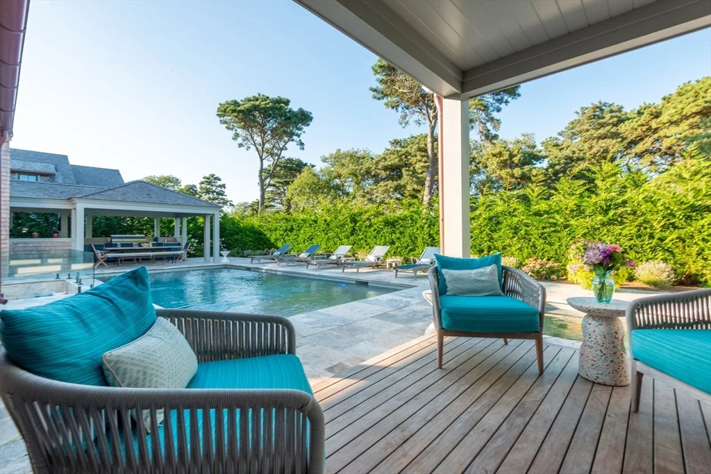 6 bed, 4+ bath apartment for rent at 4 Ellen's Way, Nantucket — photo 12 of 16