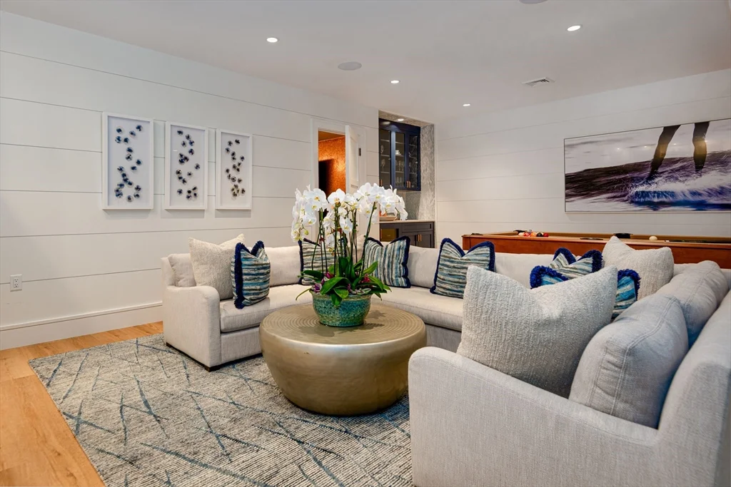 6 bed, 4+ bath apartment for rent at 4 Ellen's Way, Nantucket — photo 7 of 16
