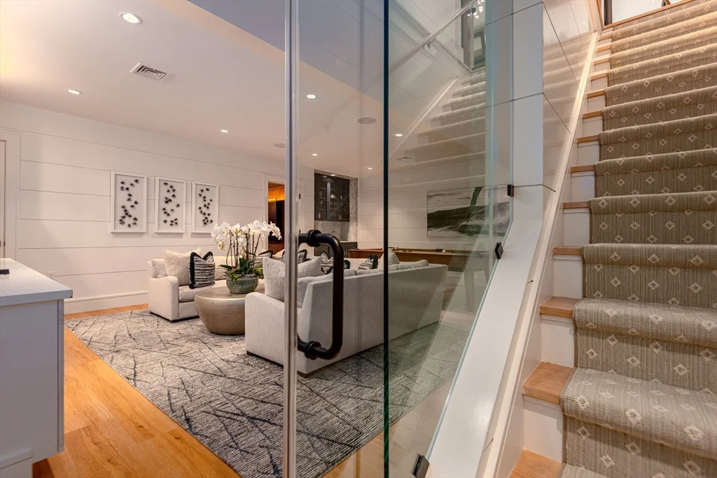 6 bed, 4+ bath apartment for rent at 4 Ellen's Way, Nantucket — photo 5 of 16