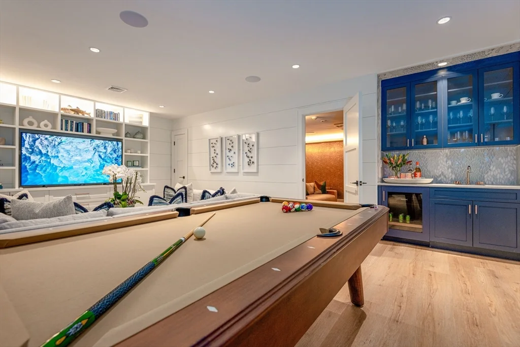 6 bed, 4+ bath apartment for rent at 4 Ellen's Way, Nantucket — photo 8 of 16