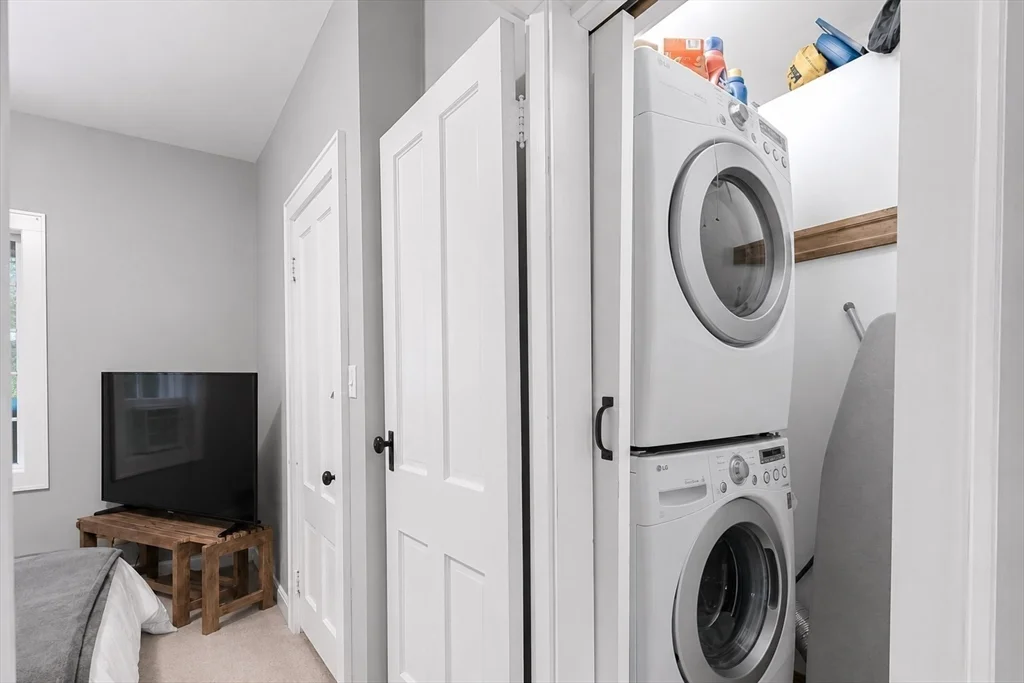 2 bed, 1 bath apartment for rent at 4 Elm St Unit 1, Groton — photo 7 of 8