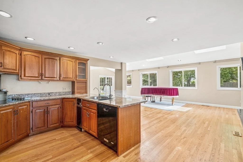 5 bed, 4+ bath apartment for rent at 4 Farm Rd, Lexington — photo 13 of 42