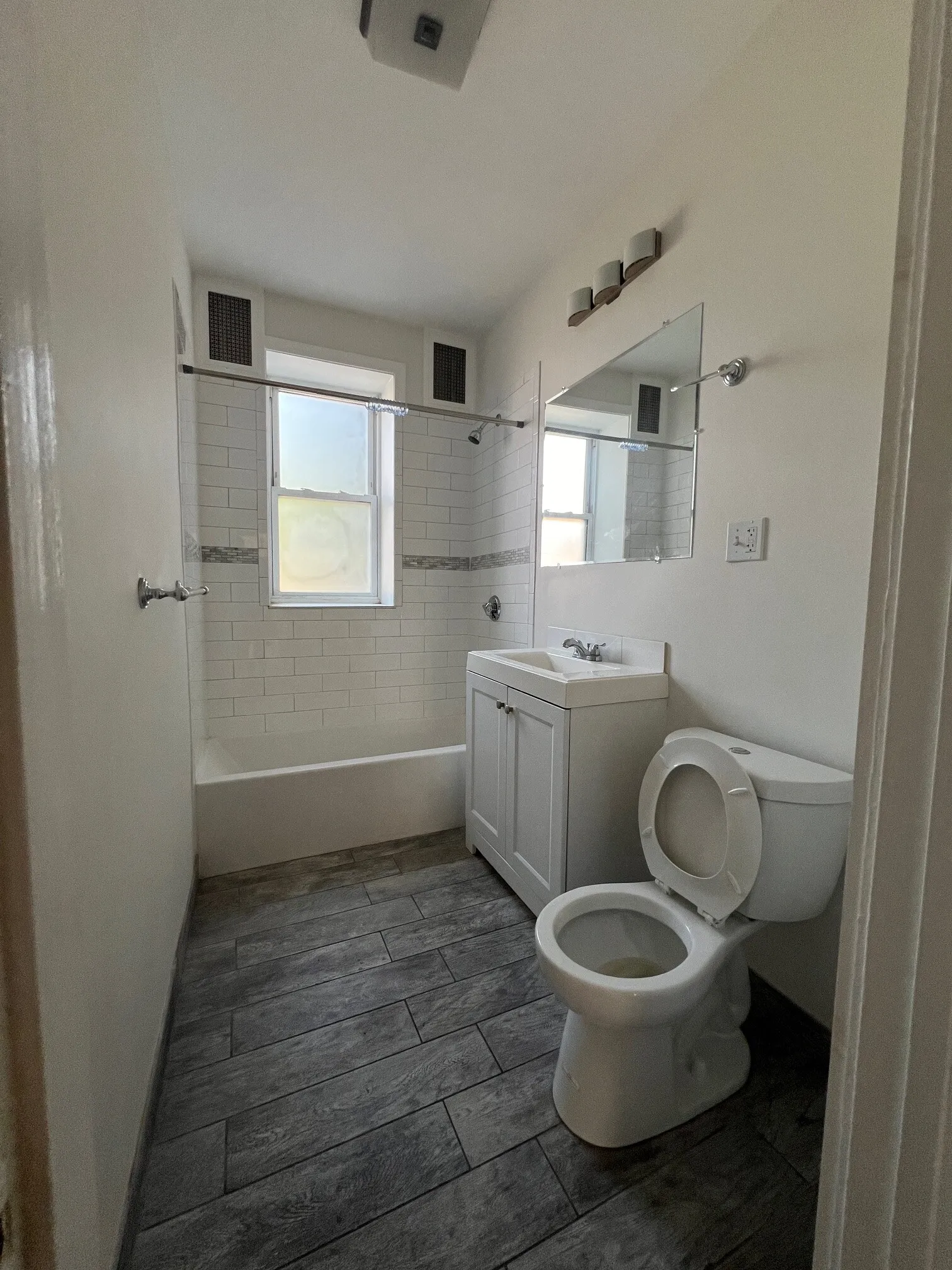 5 bed, 2 bath apartment for rent at 4 Farrington Ave Unit 1, Allston — photo 9 of 20