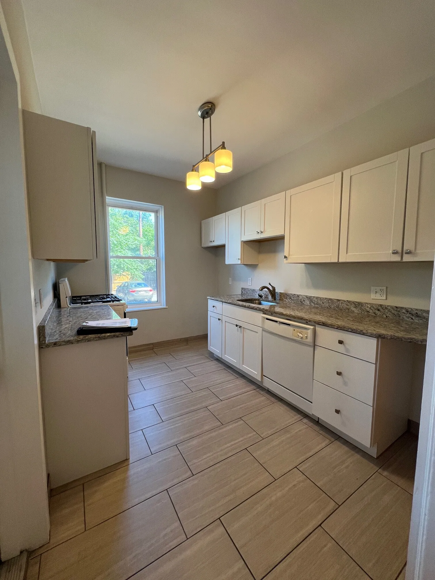 5 bed, 2 bath apartment for rent at 4 Farrington Ave Unit 1, Allston — photo 3 of 20