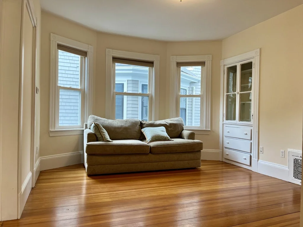 3 bed, 1 bath apartment for rent at 4 Fayette Park Unit 2, Harvard Square — photo 4 of 13