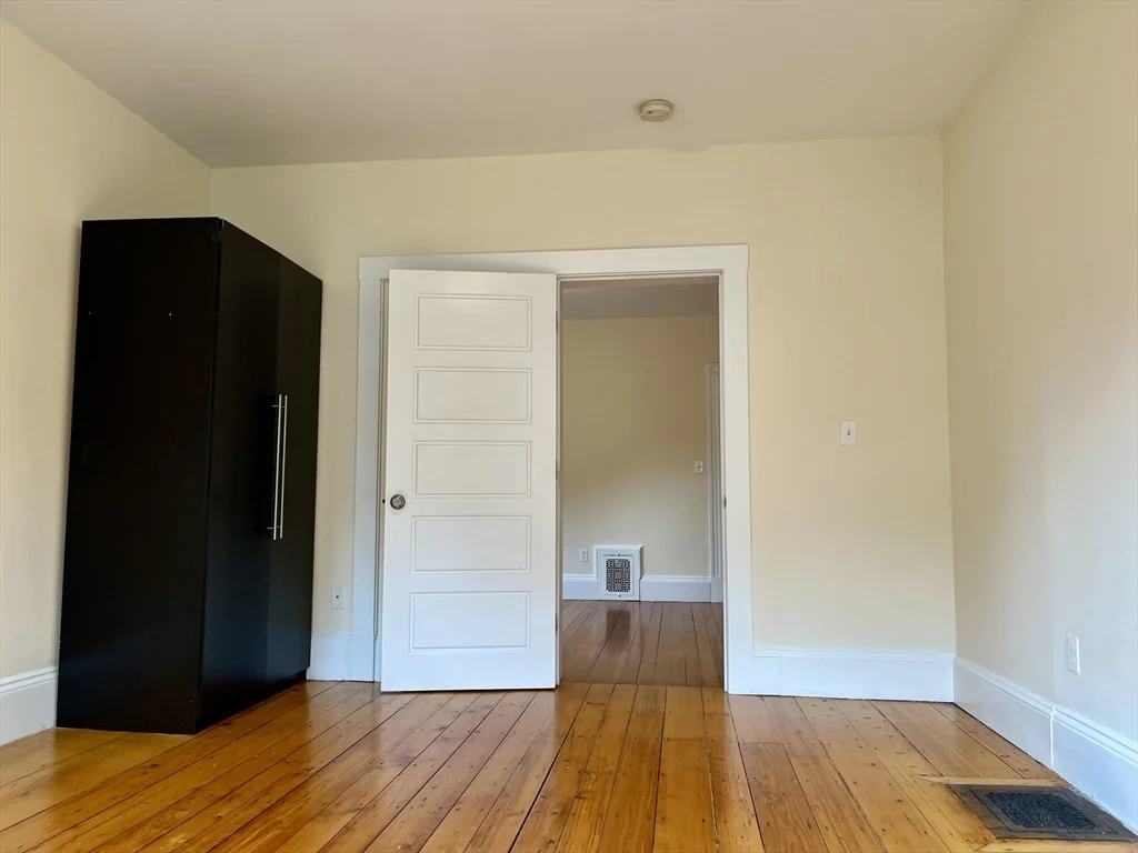 3 bed, 1 bath apartment for rent at 4 Fayette Park Unit 2, Harvard Square — photo 3 of 13