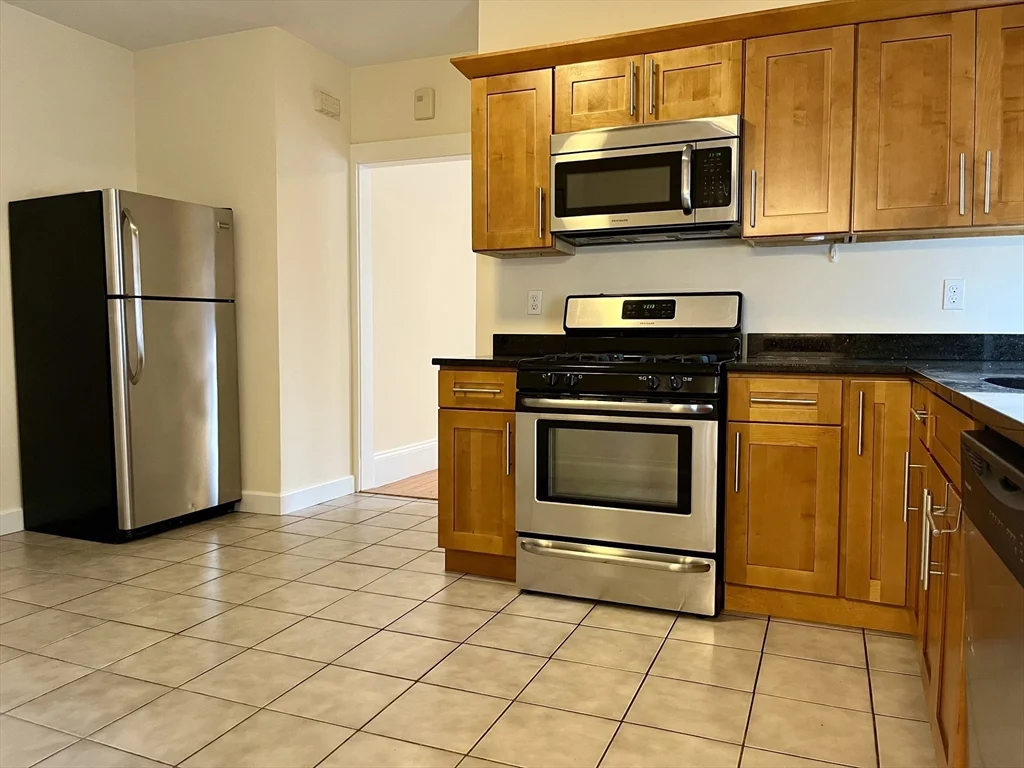 3 bed, 1 bath apartment for rent at 4 Fayette Park Unit 2, Harvard Square — photo 8 of 13