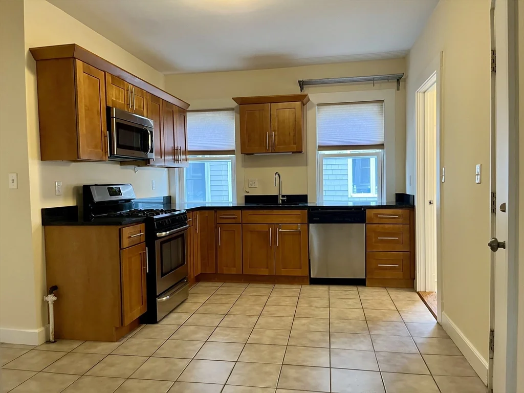 3 bed, 1 bath apartment for rent at 4 Fayette Park Unit 2, Harvard Square — photo 7 of 13