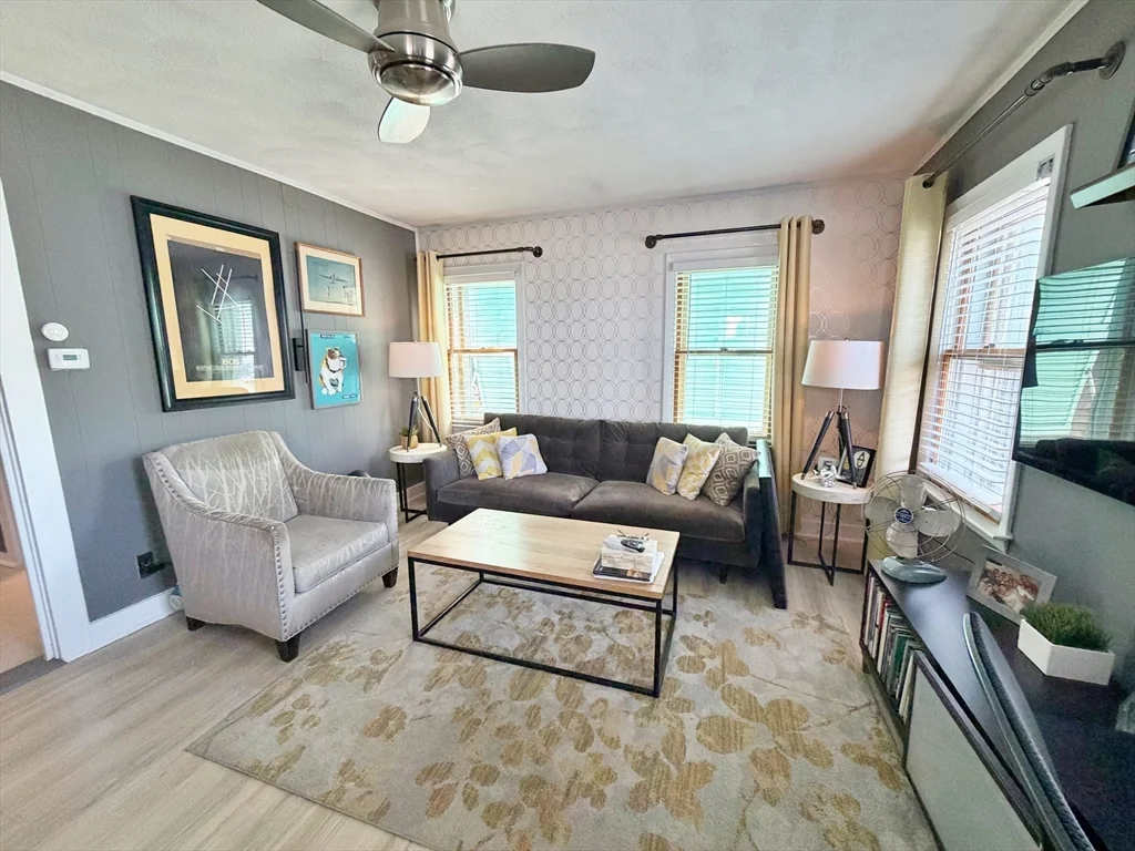 1 bed, 1 bath apartment for rent at 4 Foam St Unit 4, Point Shirley — photo 2 of 21