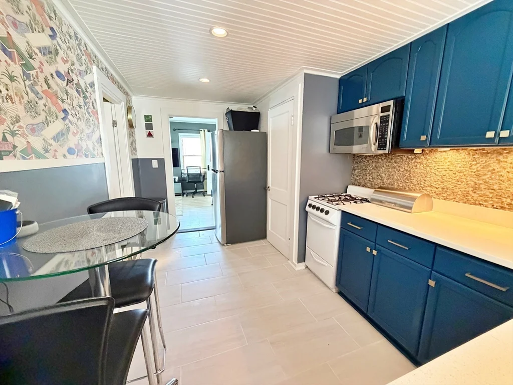 1 bed, 1 bath apartment for rent at 4 Foam St Unit 4, Point Shirley — photo 5 of 21
