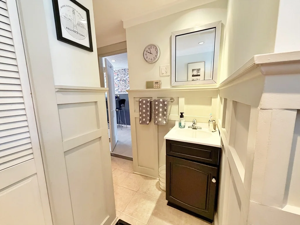 1 bed, 1 bath apartment for rent at 4 Foam St Unit 4, Point Shirley — photo 9 of 21