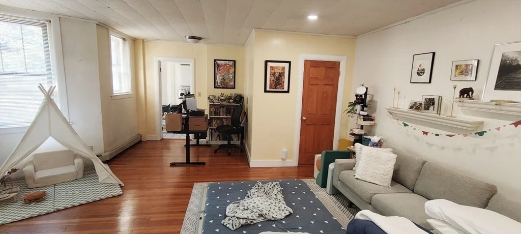 1 bed, 1 bath apartment for rent at 4 Fuller St Unit 1, Coolidge Corner — photo 3 of 12