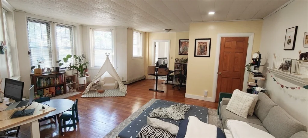 1 bed, 1 bath apartment for rent at 4 Fuller St Unit 1, Coolidge Corner — photo 2 of 12