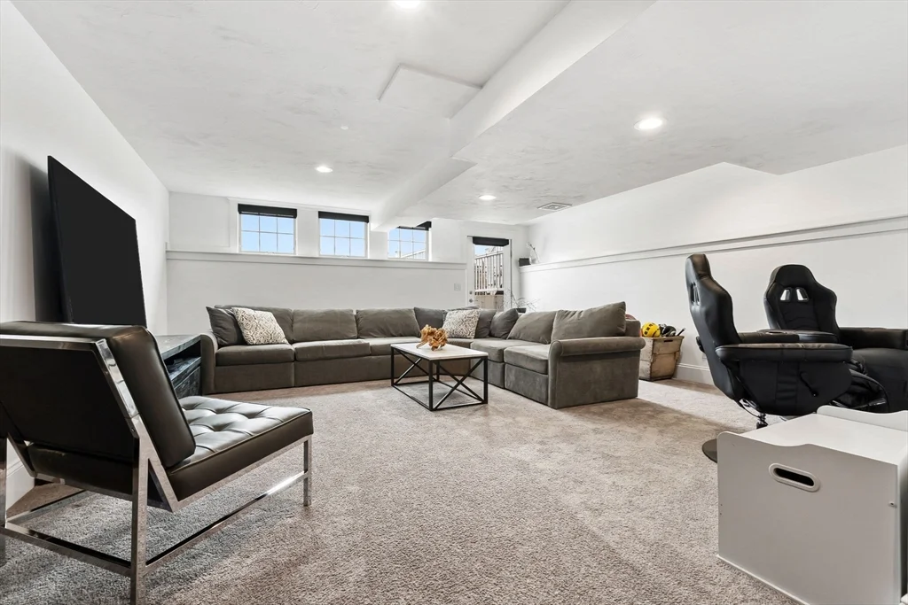 6 bed, 4+ bath apartment for rent at 4 Gabaree Ct, Newburyport — photo 37 of 41