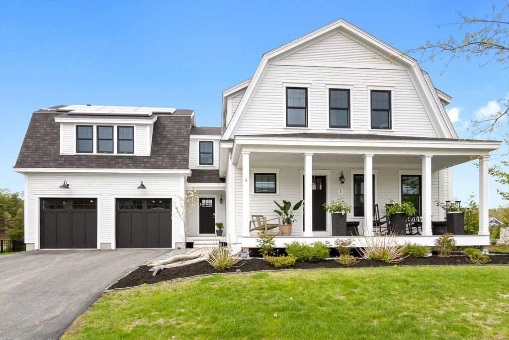 6 bed, 4+ bath apartment for rent at 4 Gabaree Ct, Newburyport — photo 1 of 41