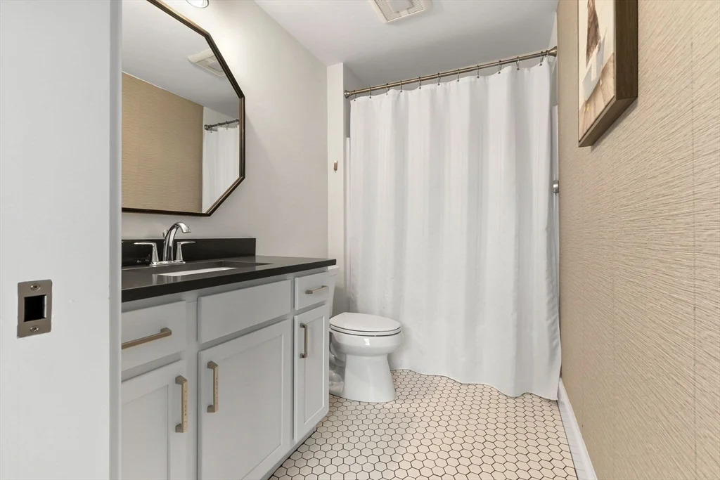 6 bed, 4+ bath apartment for rent at 4 Gabaree Ct, Newburyport — photo 36 of 41