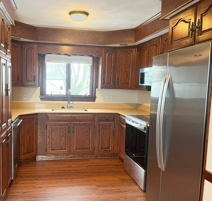 3 bed, 1 bath apartment for rent at 4 Gardner Unit 2, Peabody — photo 2 of 13