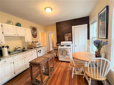 3 bed, 1 bath apartment for rent at 4 Gilson Ter Unit 1, Spring Hill — photo 1 of 11