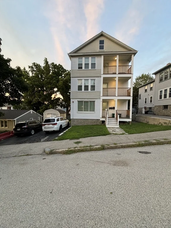 3 bed, 1 bath apartment for rent at 4 Glade St Unit 2, Worcester — photo 1 of 10